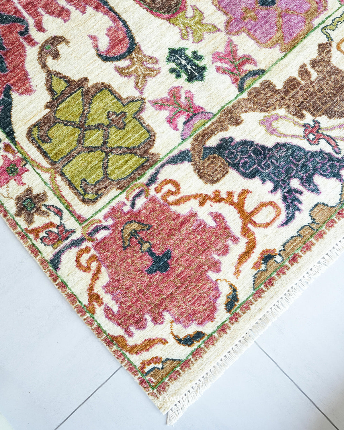 Close-up of Bidjaar rug floral palmette in rose pink and sage green