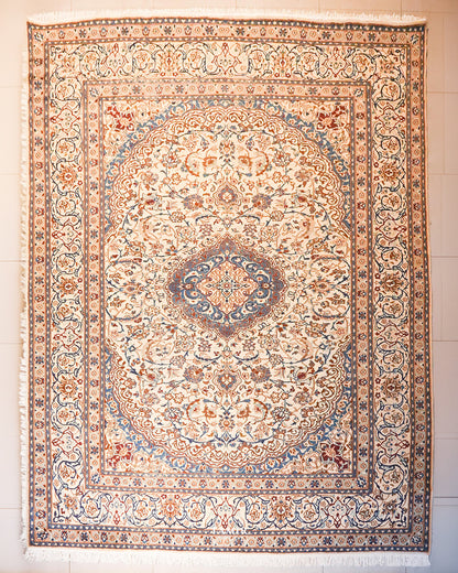 Ispahan Persian wool rug 9x12 ft, full view of the ivory and blue medallion design