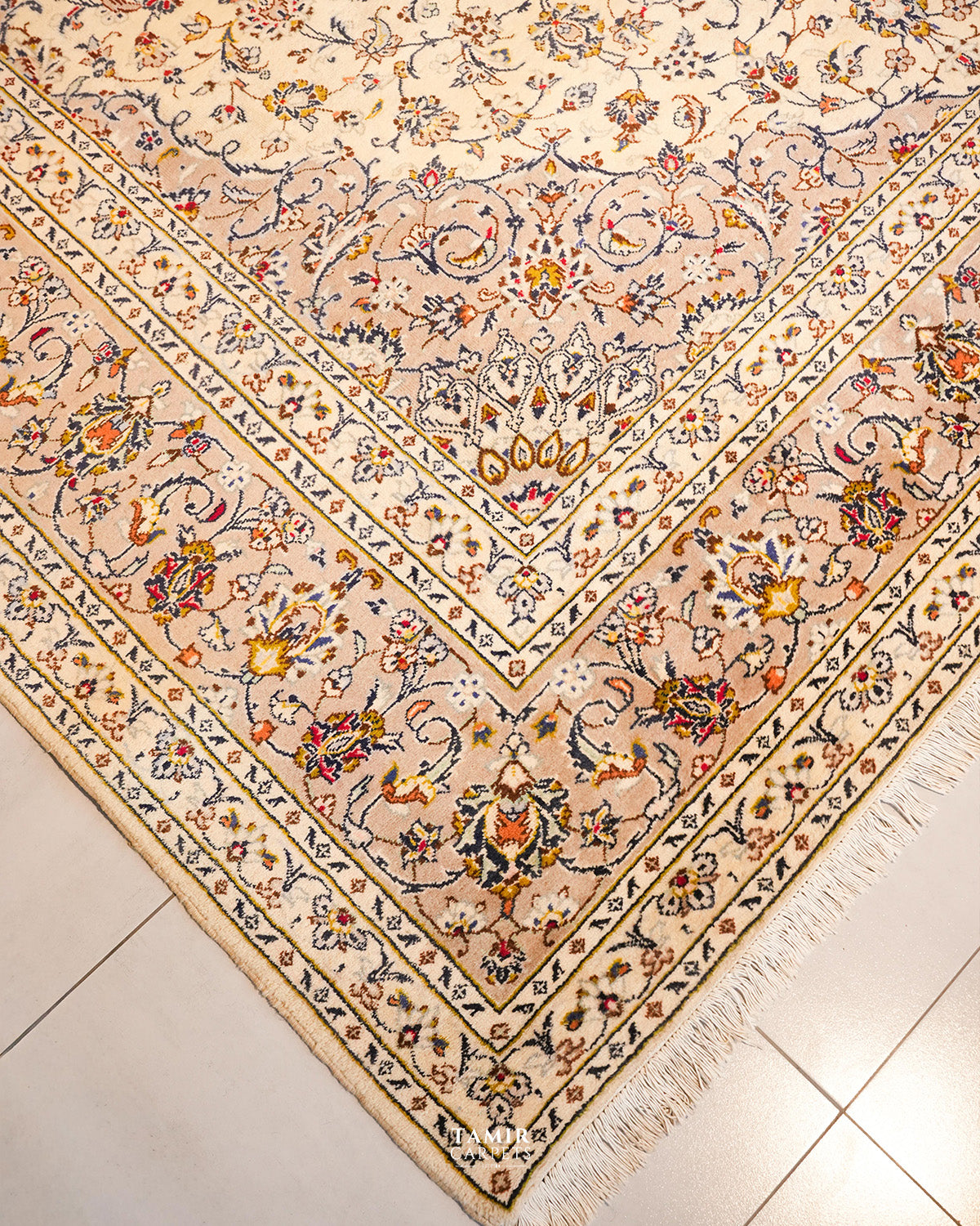 Angled corner view of the handmade Kashaan 9x12 Persian rug
