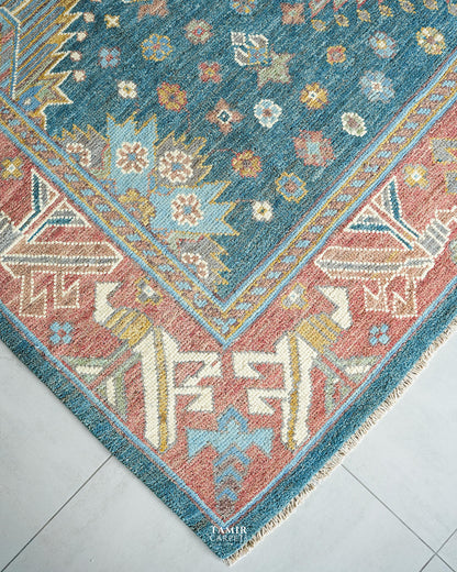 Dusty pink border corner of the Oushak rug with fringe
