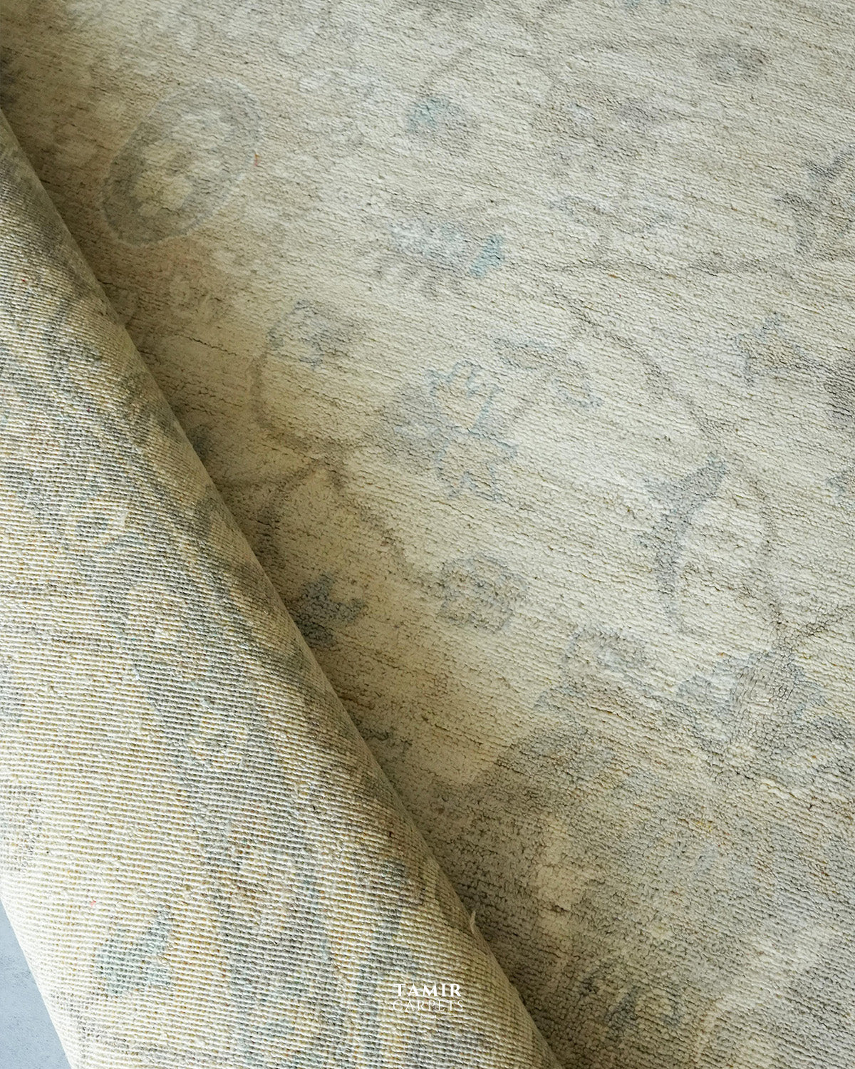Rolled edge showing the back weave of the double-knotted Oushak rug