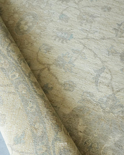 Rolled edge showing the back weave of the double-knotted Oushak rug