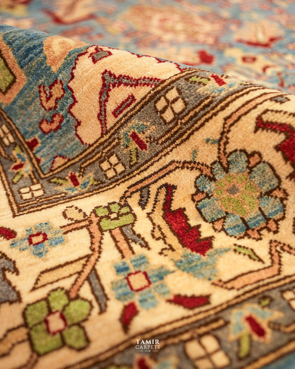 Rolled edge showing the ivory border and thick wool pile